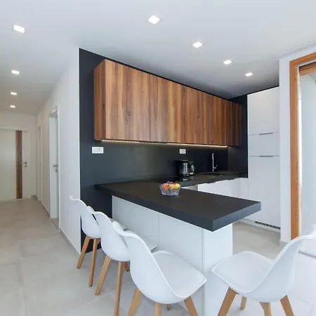 Apartamento In With Sea View, Balcony, Air Conditioning, Wifi